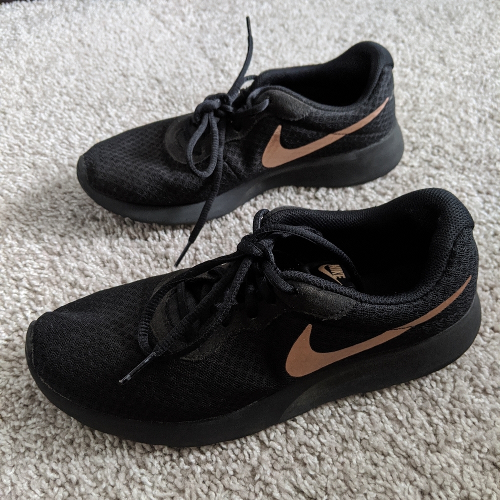 Nike Tanjun